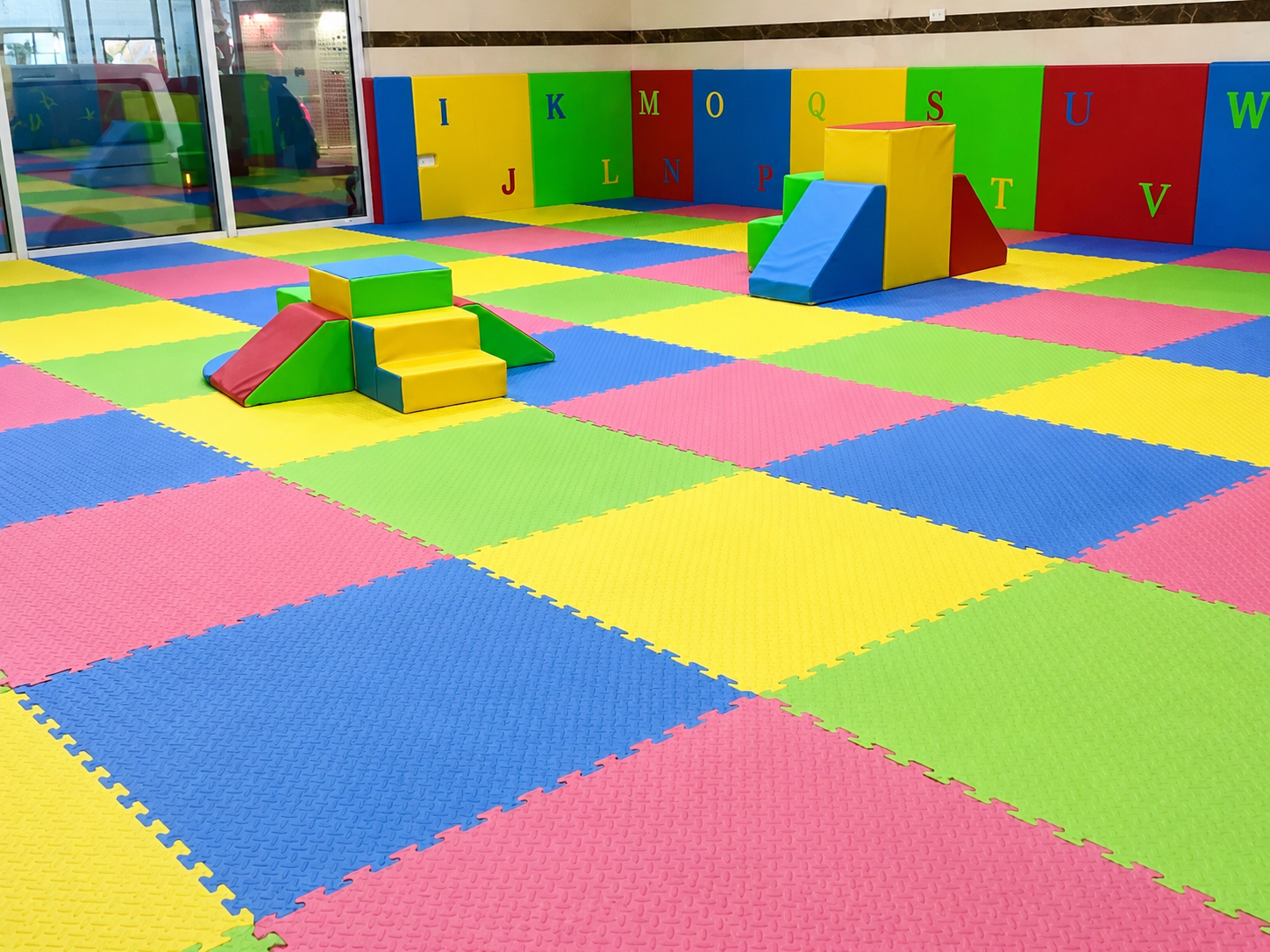 Wall and column protection in a school hall